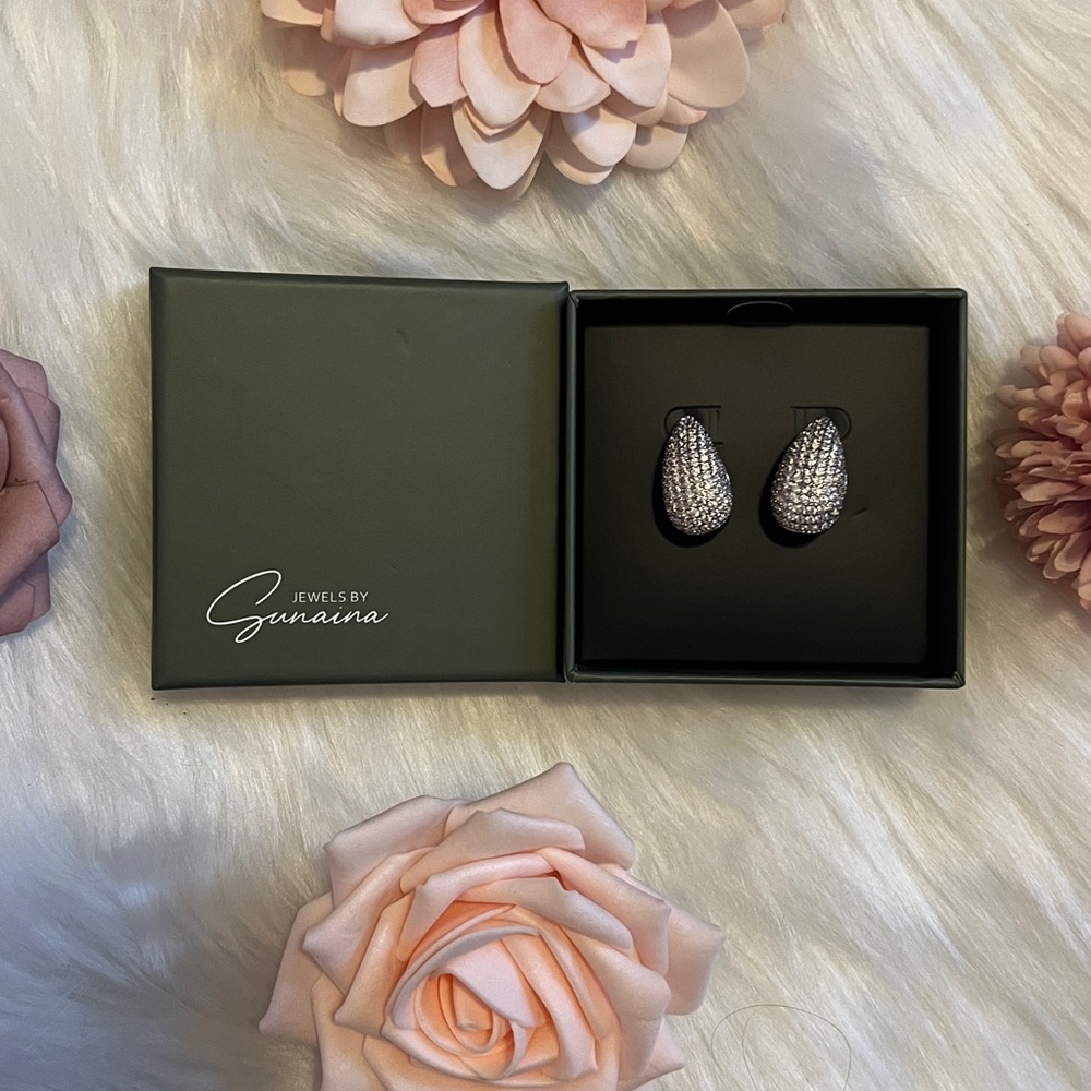 Jewels By Sunaina Narnia Stud Earrings Silver - Picture 2 of 8